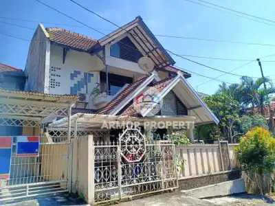 Rumah Mewah Hook 2 Lantai Strategis Banyumanik Semarang