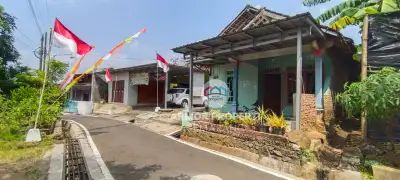 Rumah 2 bangunan dengan Halaman Luas di Wates - Ngaliyan